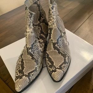 STEVE MADDEN REPTILE BOOTIES